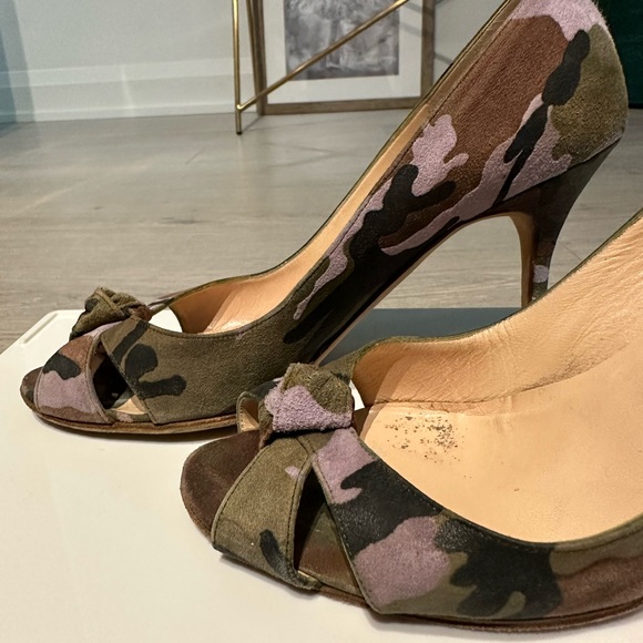 Manolo Blahnik suede camouflage front knot open toe heel. Size 5 - Picture 5 of 9